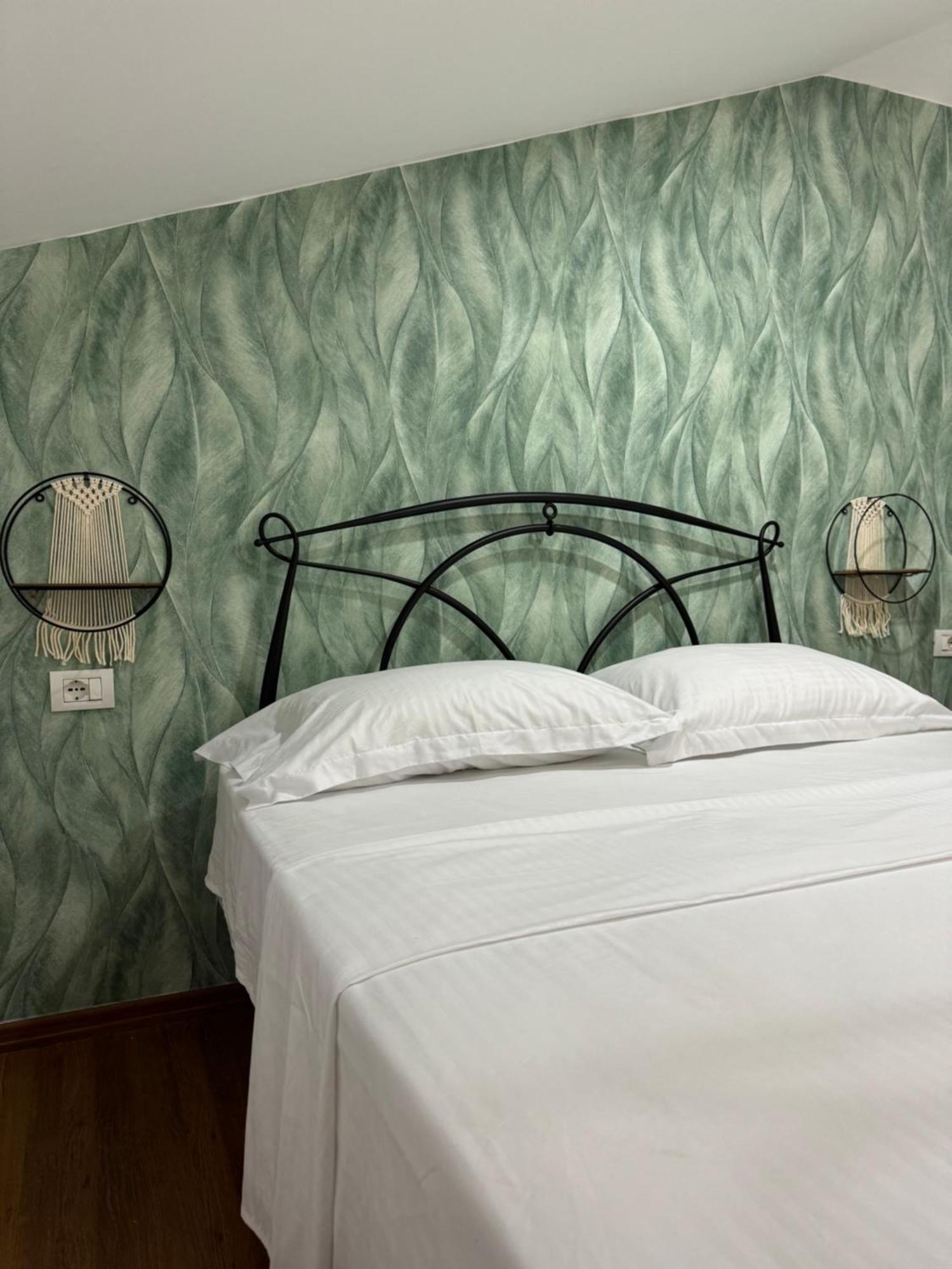 Guest House Himaj Берат Екстериор снимка