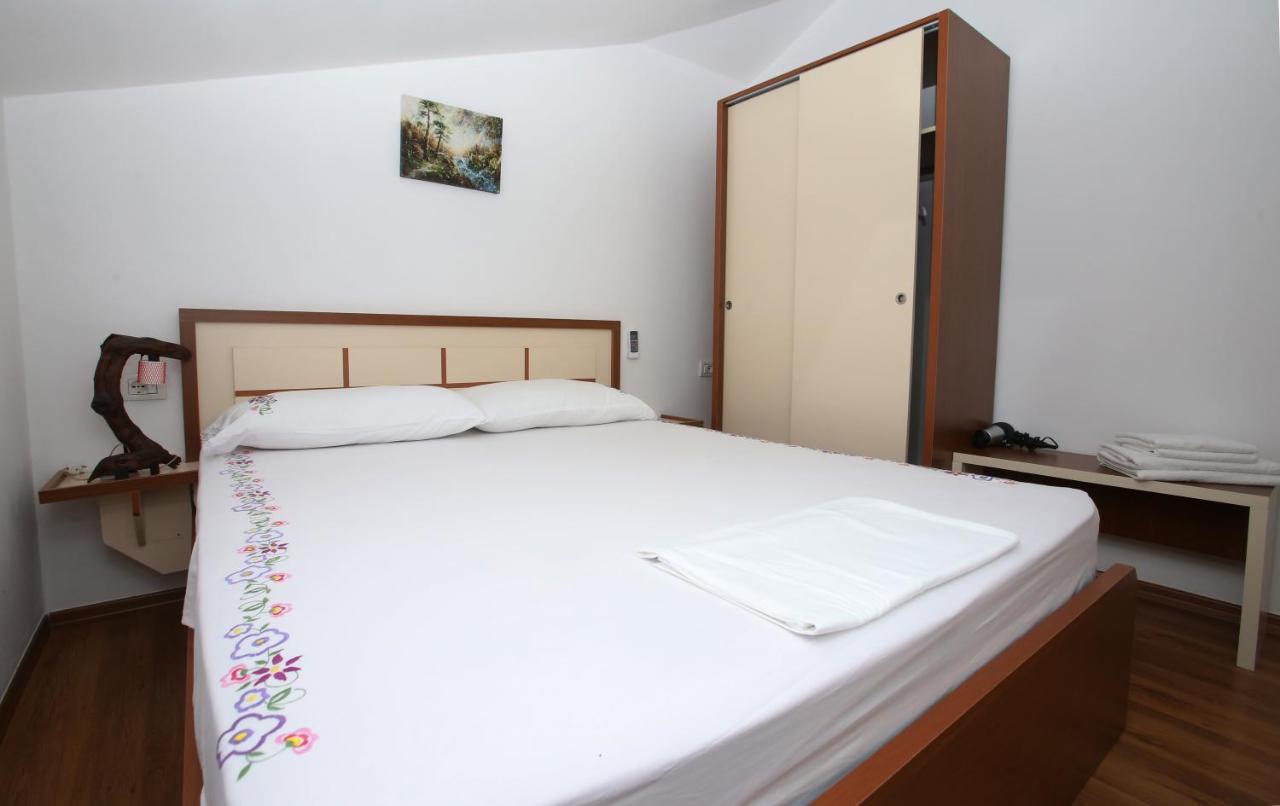 Guest House Himaj Берат Екстериор снимка